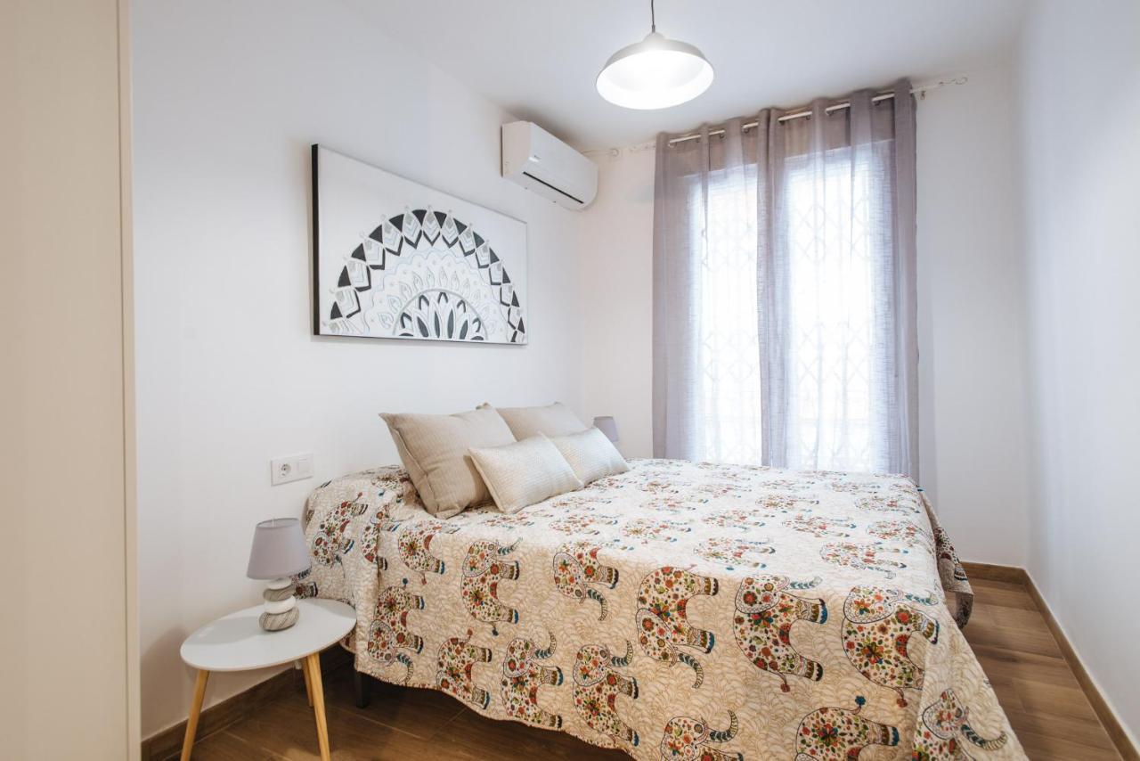 El Apartamento Del Reloj De Sol Seville Exterior photo
