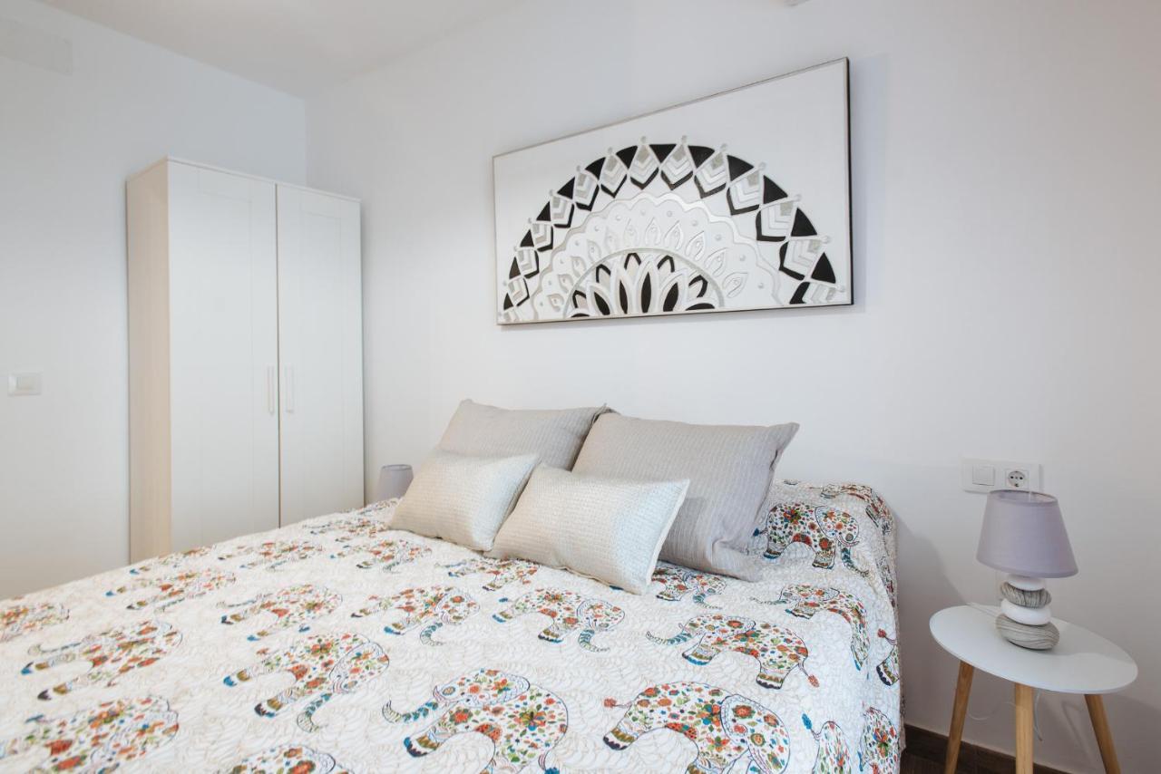 El Apartamento Del Reloj De Sol Seville Exterior photo