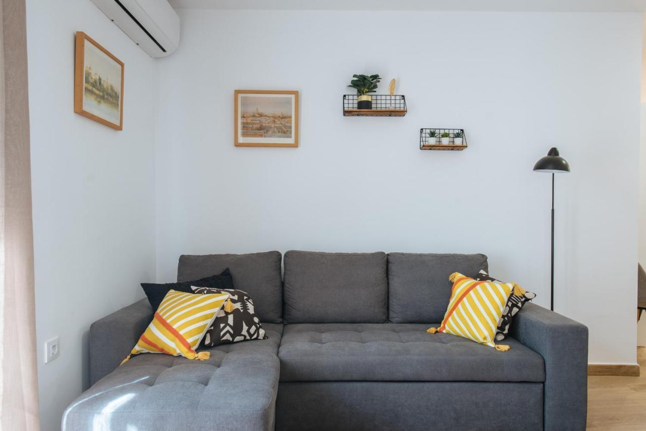 El Apartamento Del Reloj De Sol Seville Exterior photo